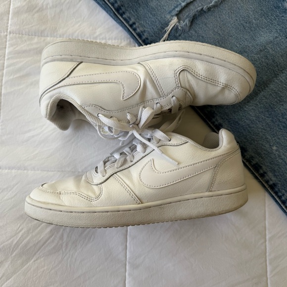 Nike Shoes - Nike Womens White Sneakers Size‎ 6.5